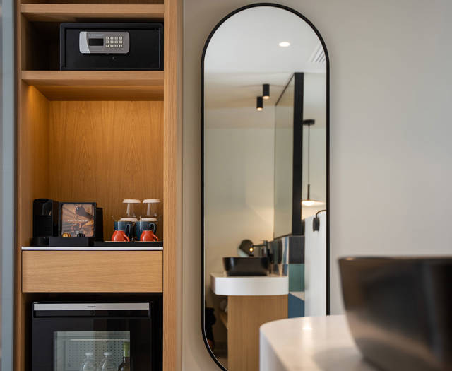 Paralos-Kosta-Alimia-Pure-Luxe-Junior-Suite-SSV-8.jpg