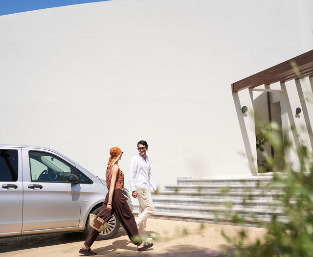 Happy couple arriving at Kosta Alimia
