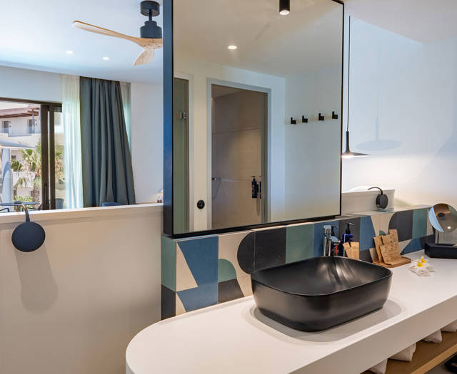 Paralos-Kosta-Alimia-Pure-Luxe-Junior-Suite-SSV-9.jpg