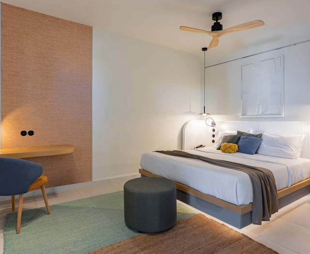 Paralos-Kosta-Alimia-Pure-Luxe-Suite-SSV-1.jpg