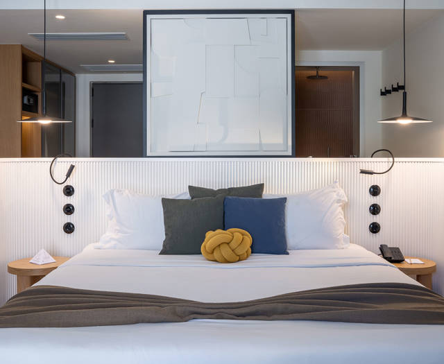 Paralos-Kosta-Alimia-Pure-Luxe-Junior-Suite-GV-3.jpg