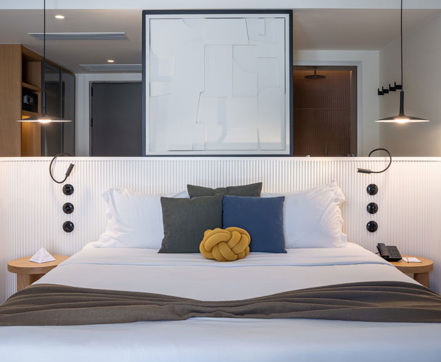 Paralos-Kosta-Alimia-Pure-Luxe-Junior-Suite-GV-3.jpg