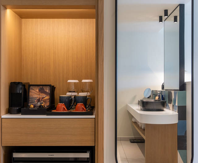 Paralos-Kosta-Alimia-Pure-Luxe-Junior-Suite-SSV-5.jpg