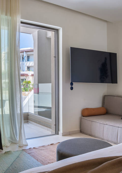 Paralos-Kosta-Alimia-Pure-Luxe-Junior-Suite-GV-2.jpg