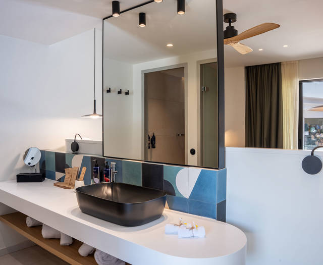 Paralos-Kosta-Alimia-Pure-Luxe-Junior-Suite-GV.jpg